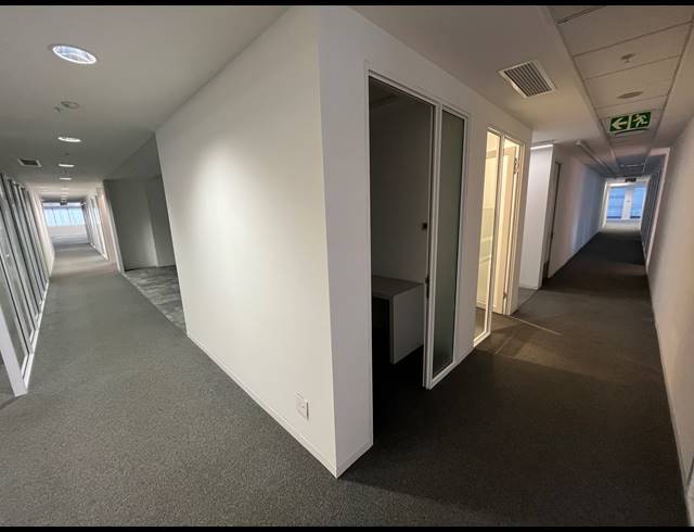 2,051M² OFFICE TO LET IN FORESHORE